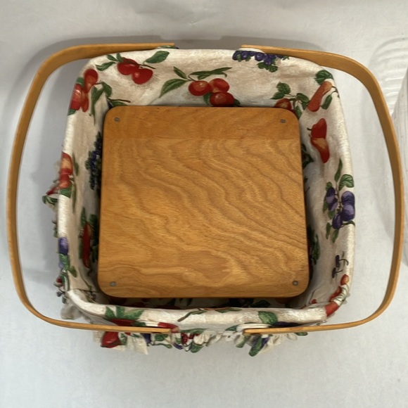 Longaberger Picnic Basket w/ Fabric & Plastic Liner and Wooden Riser - Med size - Picture 2 of 12
